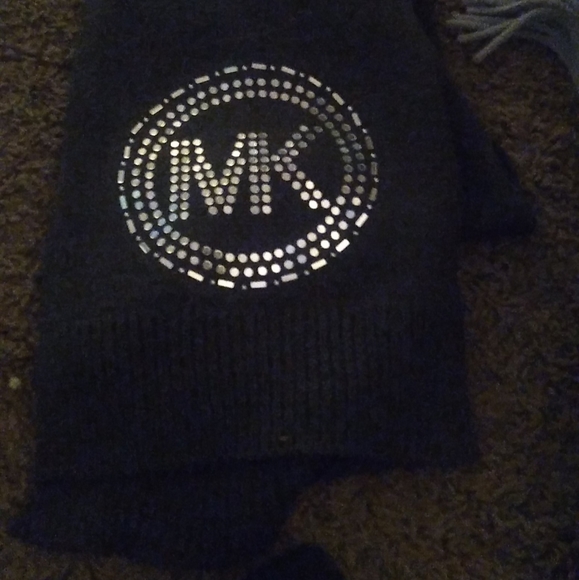 Winter accssories and belts - Picture 3 of 10